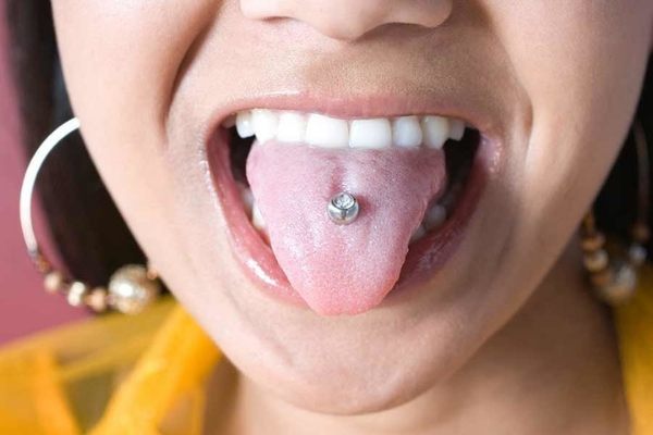 10 razones para no ponerse un piercing en la boca